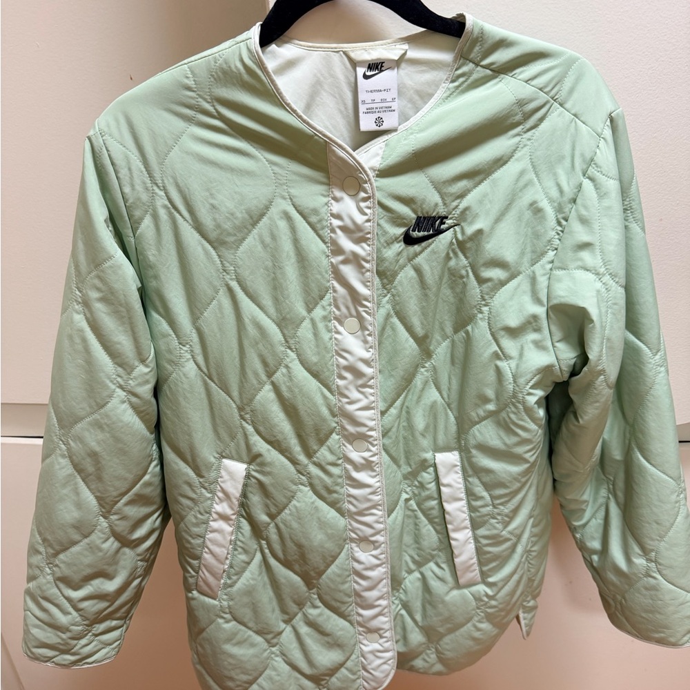 Nike Women's Mint Green Quilted Jacket Therma Fit
